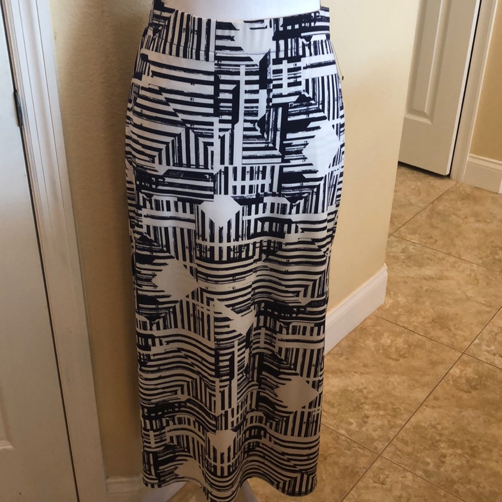 NWT KIIND OF Women’s Skirt Navy & White